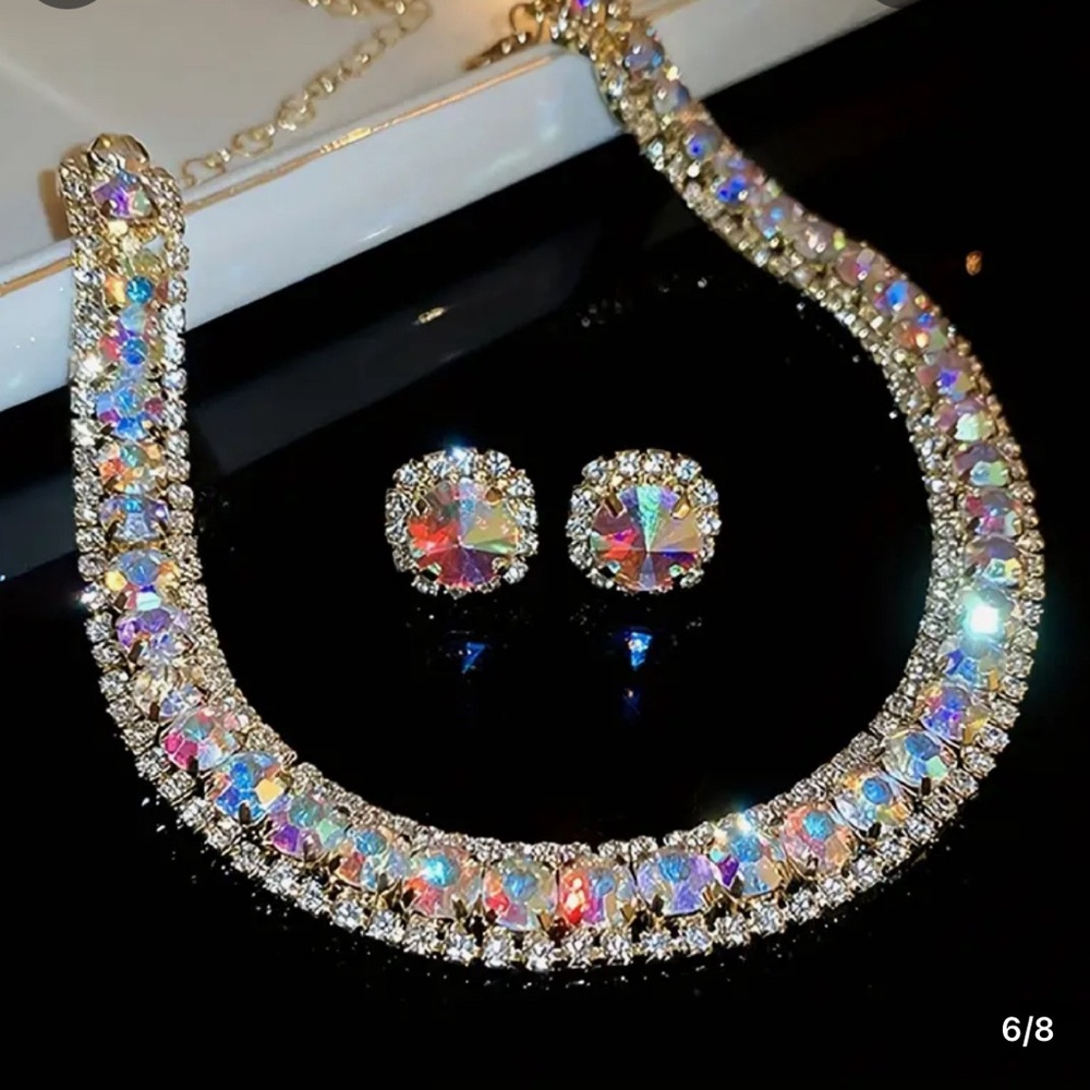 * NEW-Full Shiny Rhinestone Inlaid Stud Earrings & Necklace Elegant Blin…